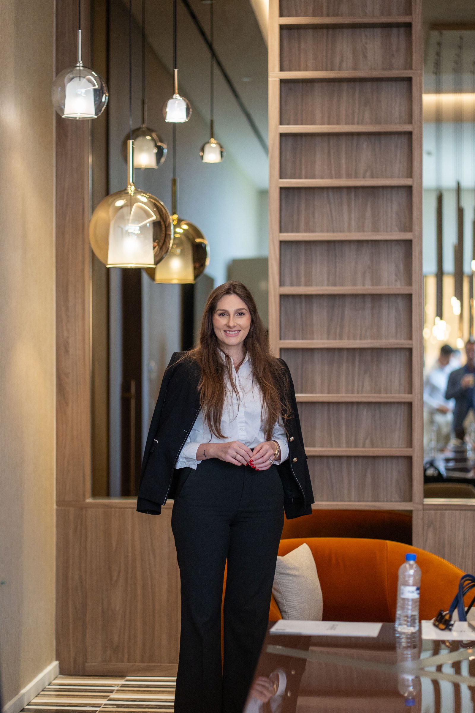 Nina Quisinski, CEO de HER, en un retrato vertical.